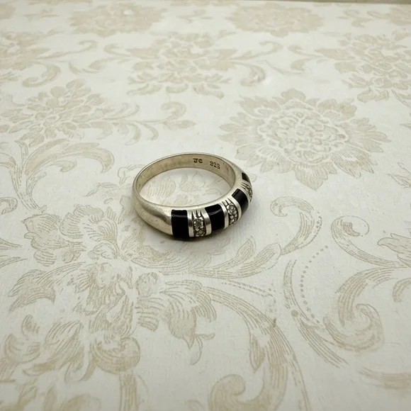 Onxy & Marcasite Size 7 Ring stamped 925 - Picture 3 of 4
